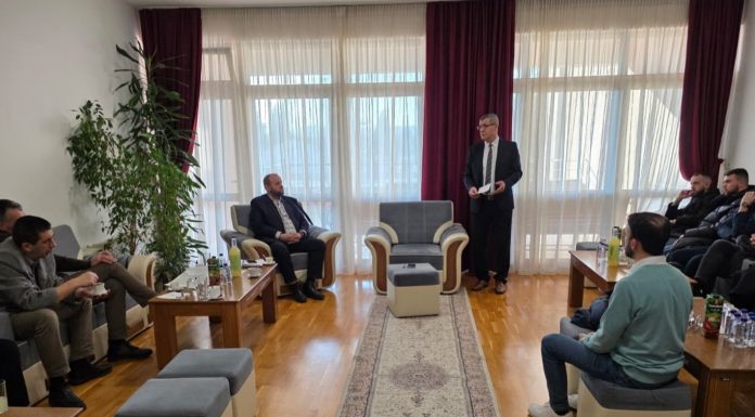 Na seminaru mostarskim imamima o ratnim i poratnim iskustvima IZ-e govorio Šefko-ef. Tinjak